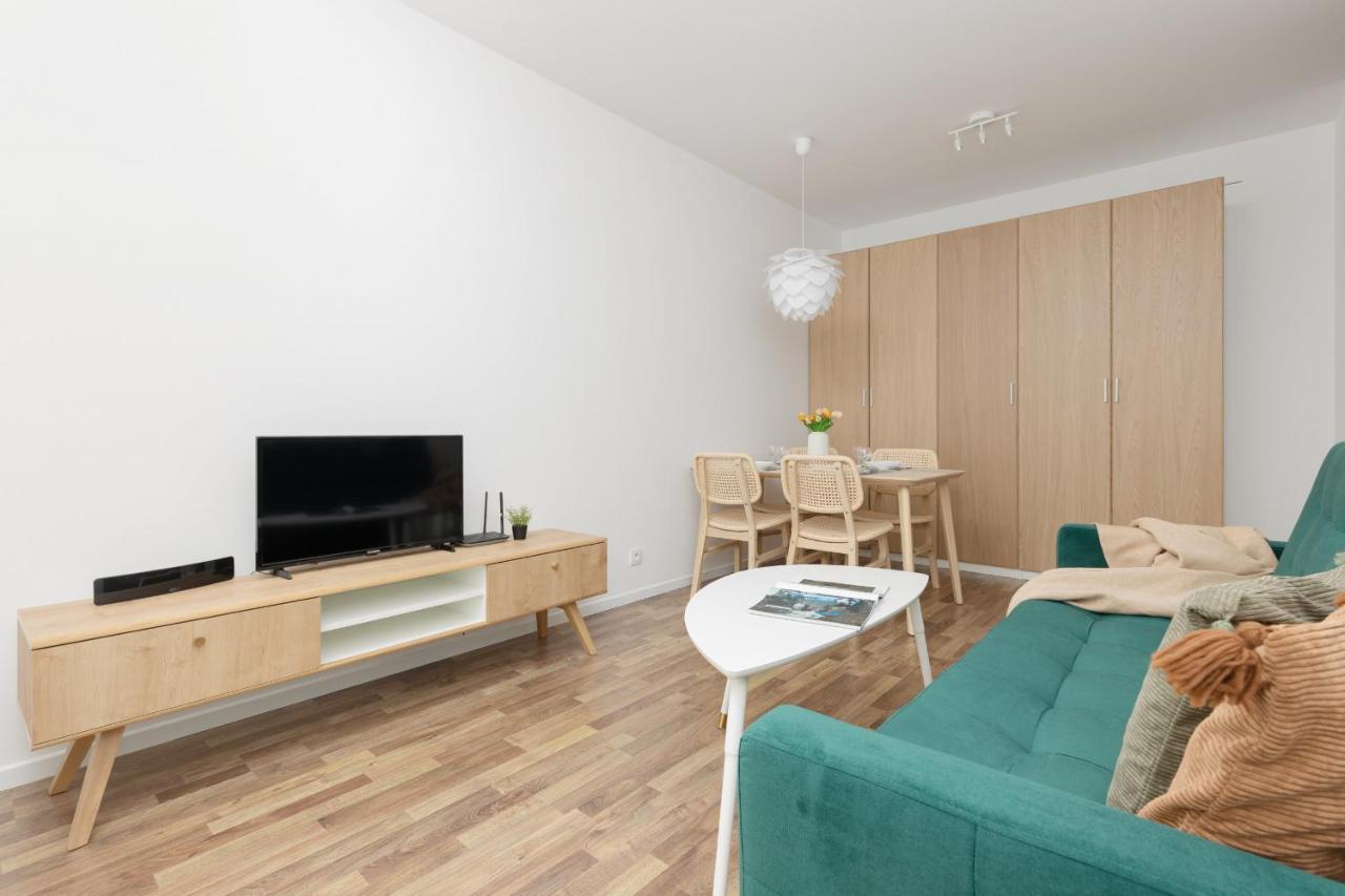 Stacja Wola Apartments With Parking By Noclegi Renters Varsovie Extérieur photo