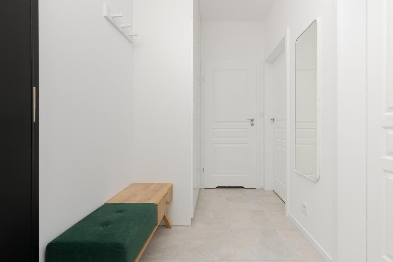 Stacja Wola Apartments With Parking By Noclegi Renters Varsovie Extérieur photo