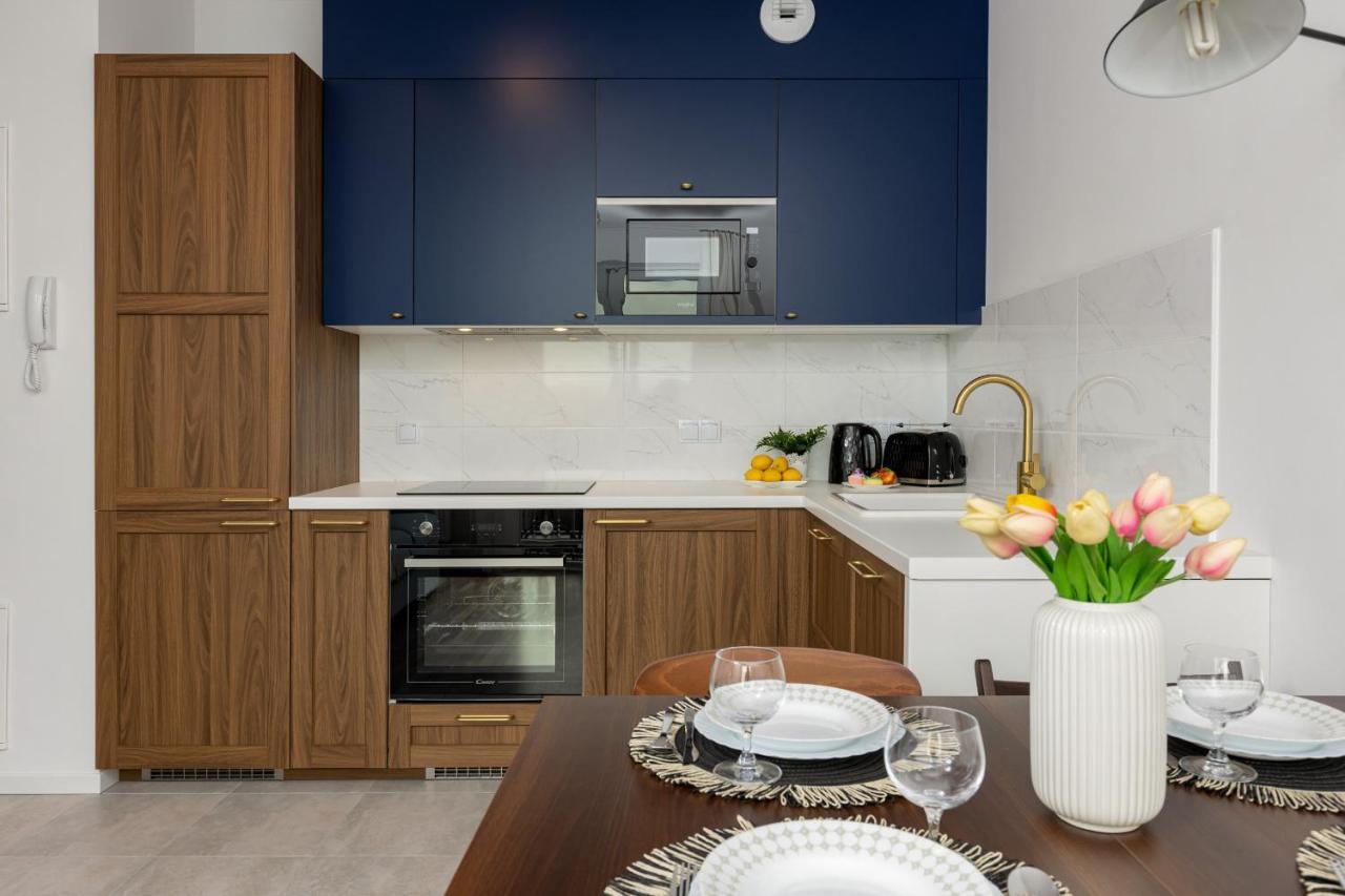 Stacja Wola Apartments With Parking By Noclegi Renters Varsovie Extérieur photo