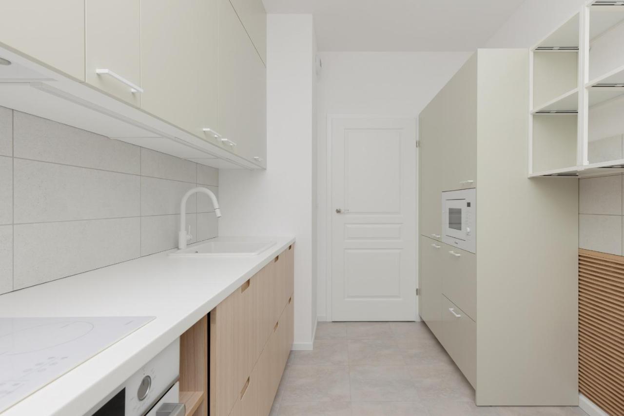 Stacja Wola Apartments With Parking By Noclegi Renters Varsovie Extérieur photo