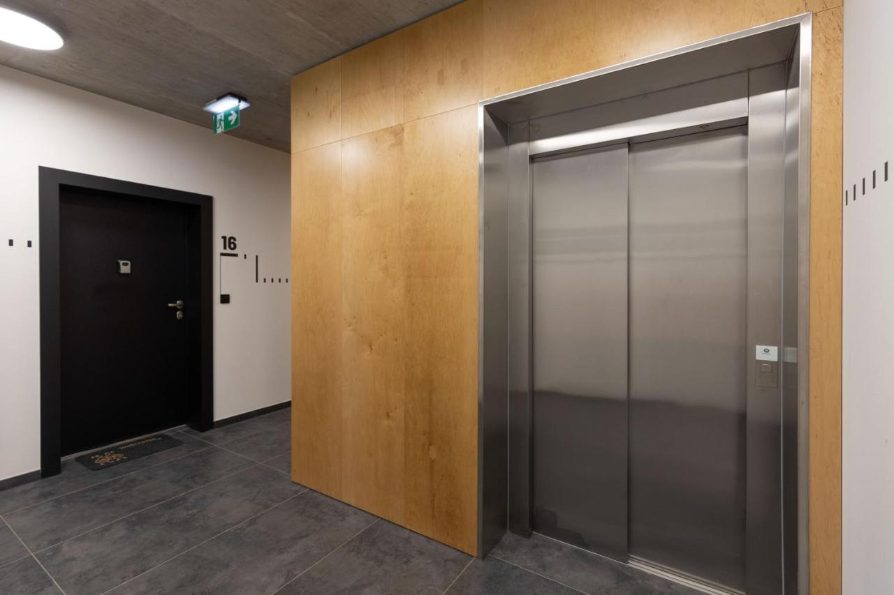 Stacja Wola Apartments With Parking By Noclegi Renters Varsovie Extérieur photo