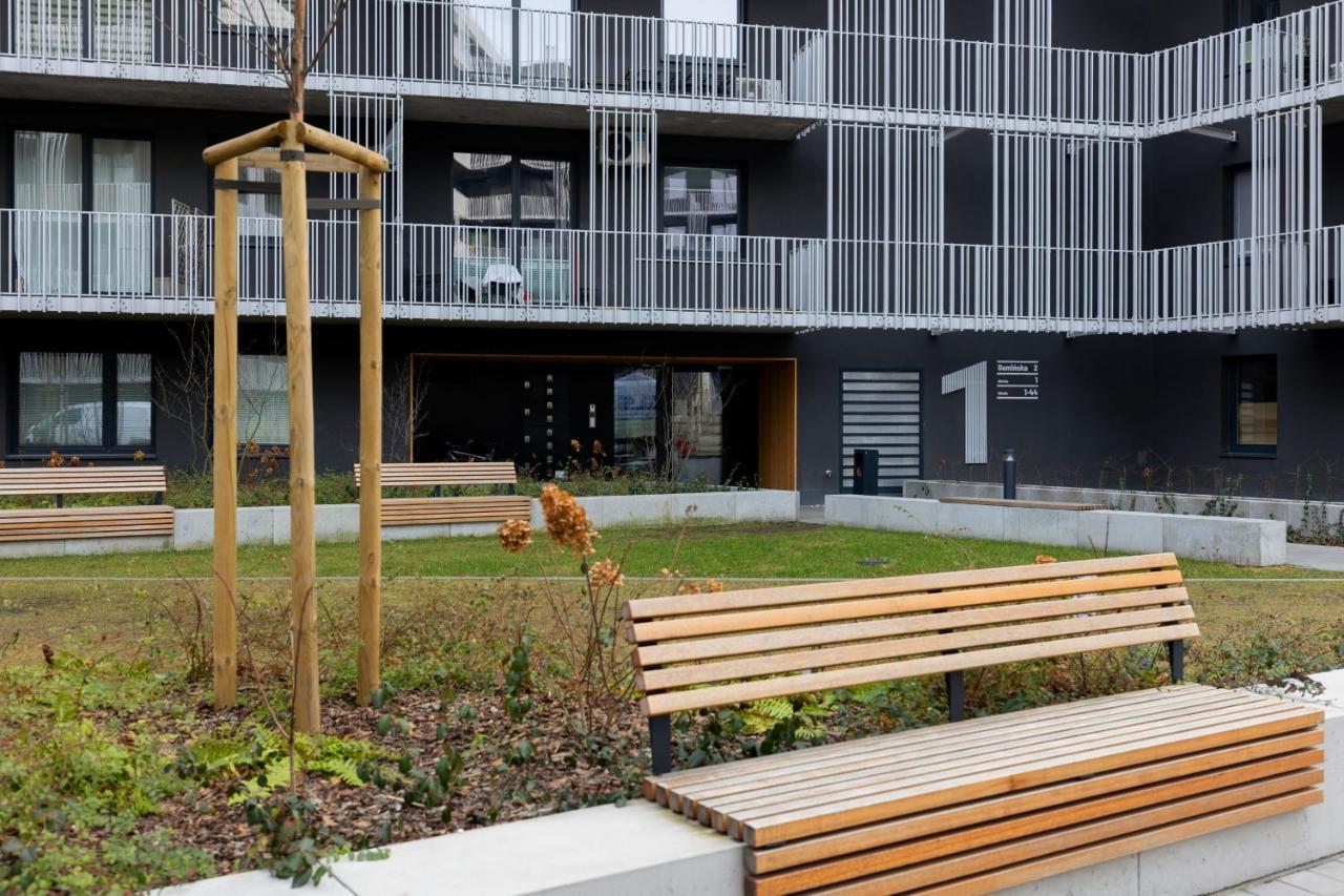 Stacja Wola Apartments With Parking By Noclegi Renters Varsovie Extérieur photo
