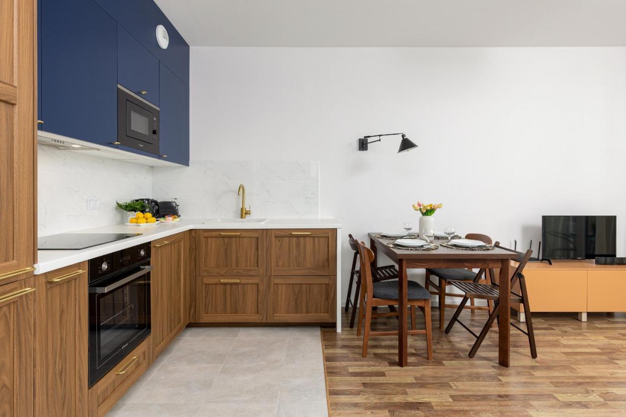 Stacja Wola Apartments With Parking By Noclegi Renters Varsovie Extérieur photo