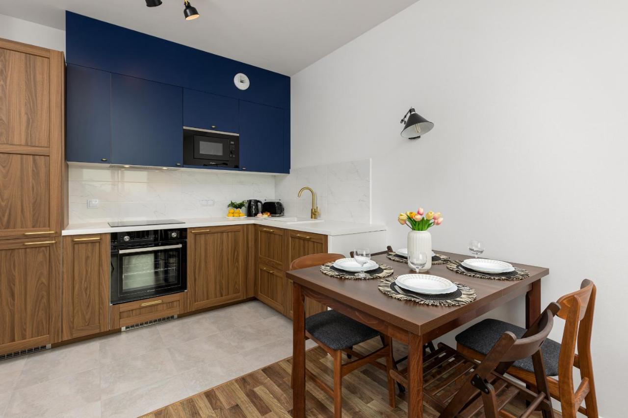 Stacja Wola Apartments With Parking By Noclegi Renters Varsovie Extérieur photo