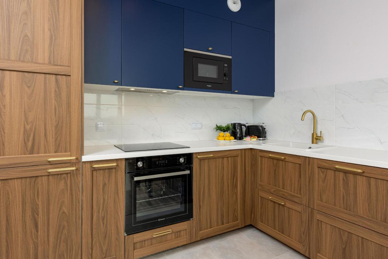 Stacja Wola Apartments With Parking By Noclegi Renters Varsovie Extérieur photo