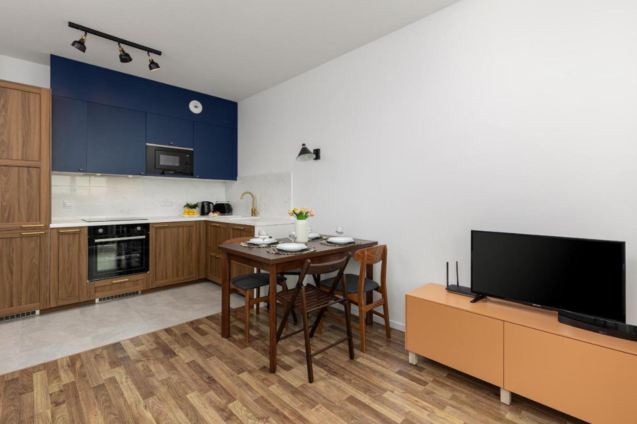 Stacja Wola Apartments With Parking By Noclegi Renters Varsovie Extérieur photo